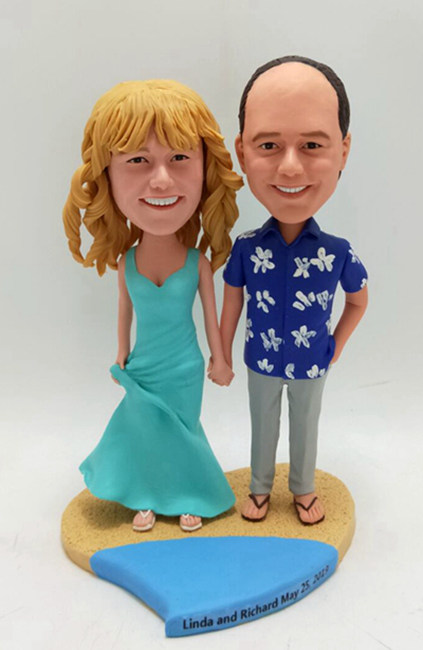 Wedding Bobbleheads on the beach - Click Image to Close