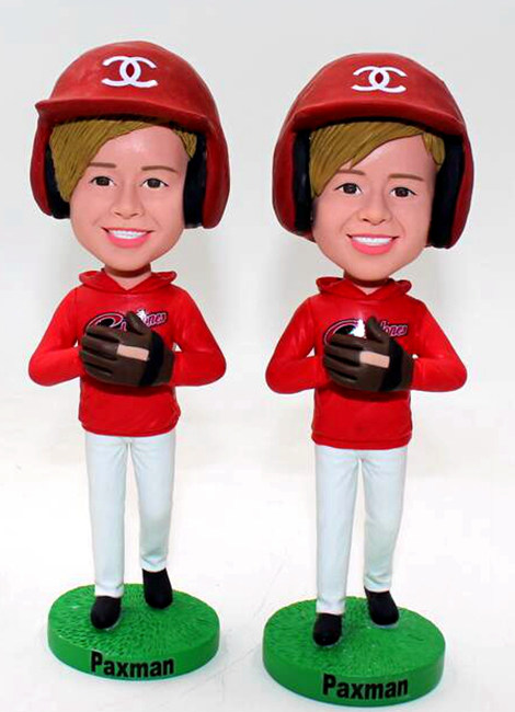 Custom bobblehead playing baseball - Click Image to Close